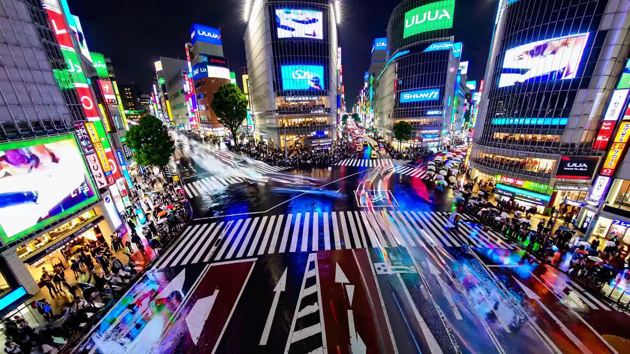 Traversamento di Shibuya di notte