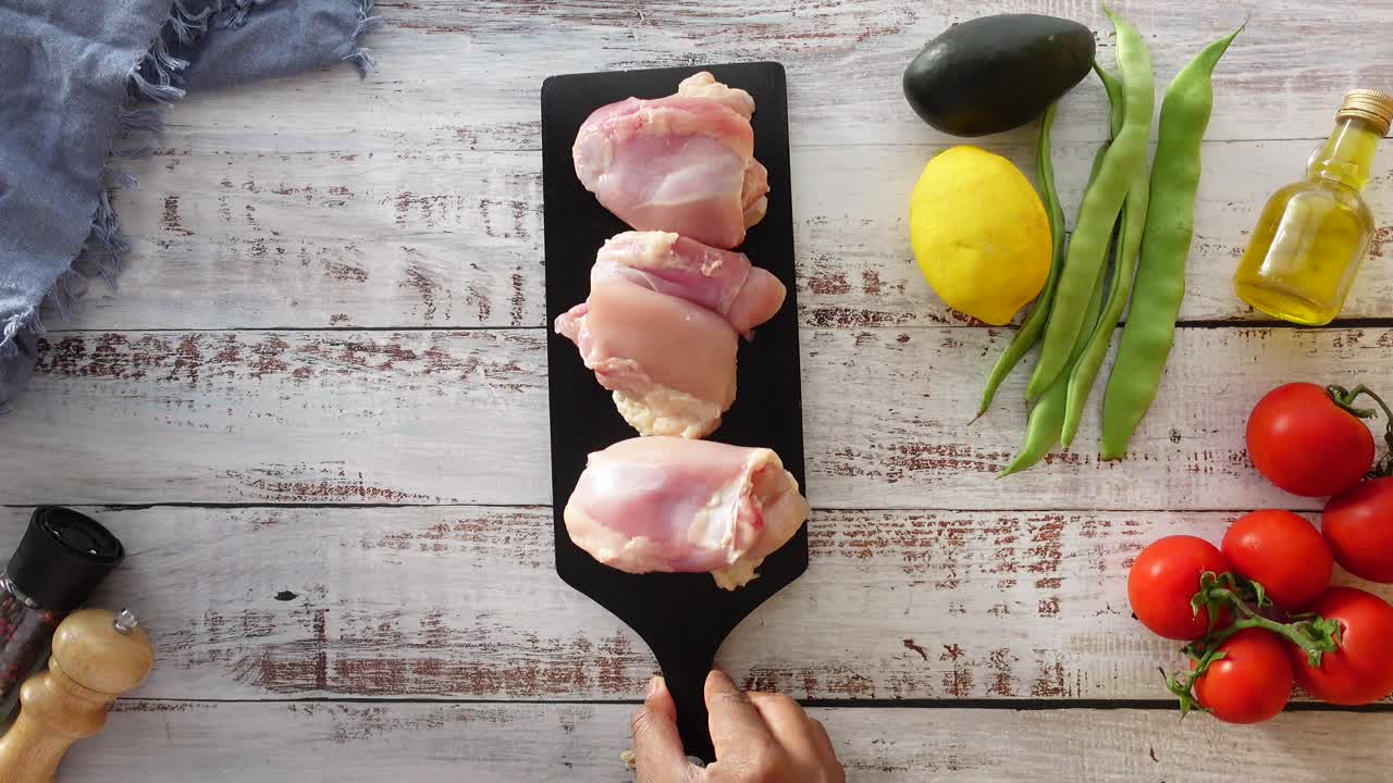 muslos de pollo con verduras