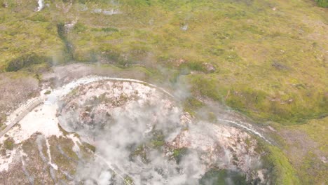 Paisaje-De-Energía-Geotérmica-Vapor-Proveniente-Del-Suelo