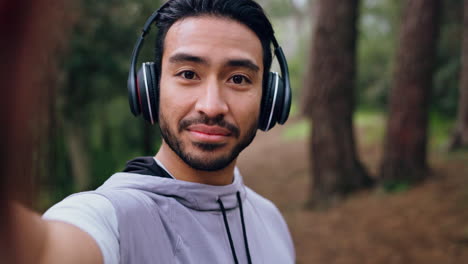 Asian-man,-fitness-music-headphones