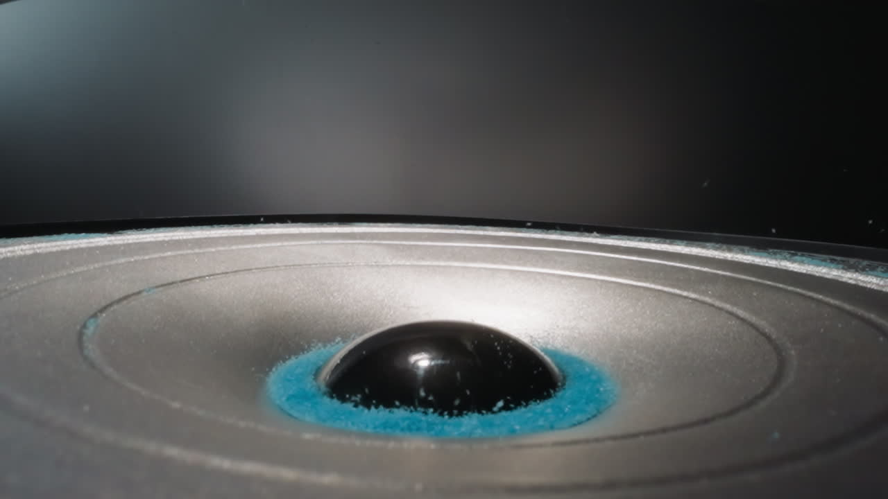 색 ⁇ 의 결정 물질은 음향 진동으로 움직입니다.