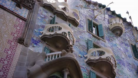 Balconies-and-windows-of-Gaudi's-Casa-Amatller-in-Barcelona,-Spain