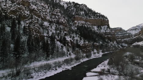 Corrientes-De-Agua-I70-En-El-Río-Colorado-A-Través-Del-Cañón-Glennwood-En-Invierno