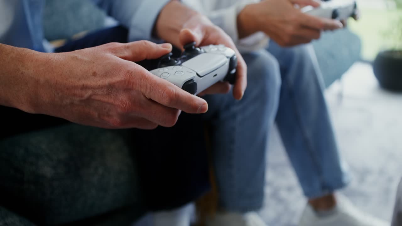 Playing video games with Playstation 5 DualSense controller