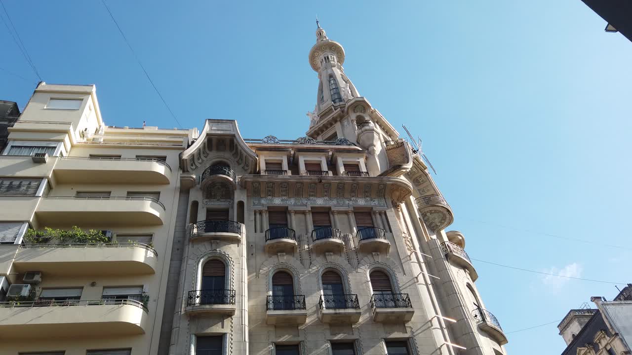 Edificio de la cafetería Molino, famosa arquitectura Art Nouveau en la ciudad de Buenos Aires, Argentina.