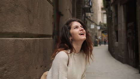 Happy-girl-looking-at-camera-while-holds-the-cellphone