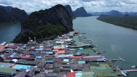 El-Pintoresco-Pueblo-Flotante-De-La-Isla-Panyee-En-Tailandia