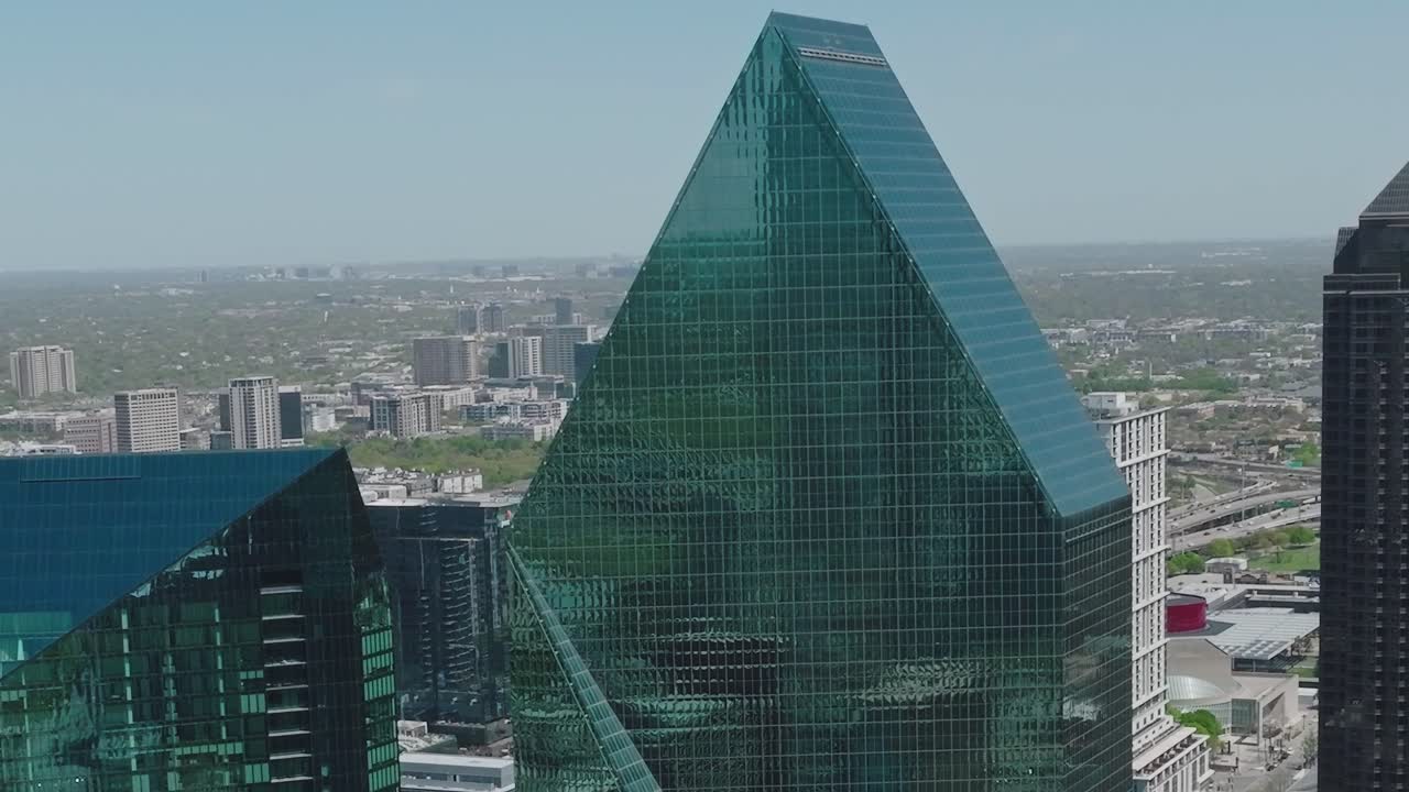 Vista del centro di Dallas, Texas, con edifici moderni e layout del paesaggio urbano