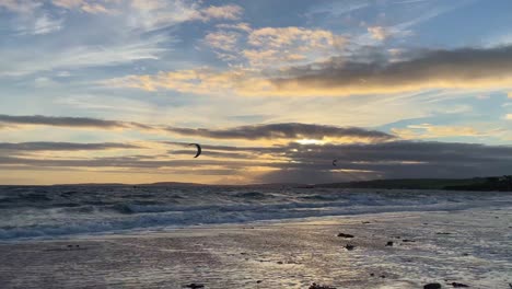 Two-kites-on-the-horizon-in-sunset-with-evening-swell