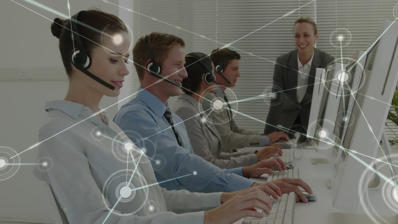 전화 헤드 ⁇ 을 착용 한 사업가 들 을 통한 연결 네트워크 의 애니메이션