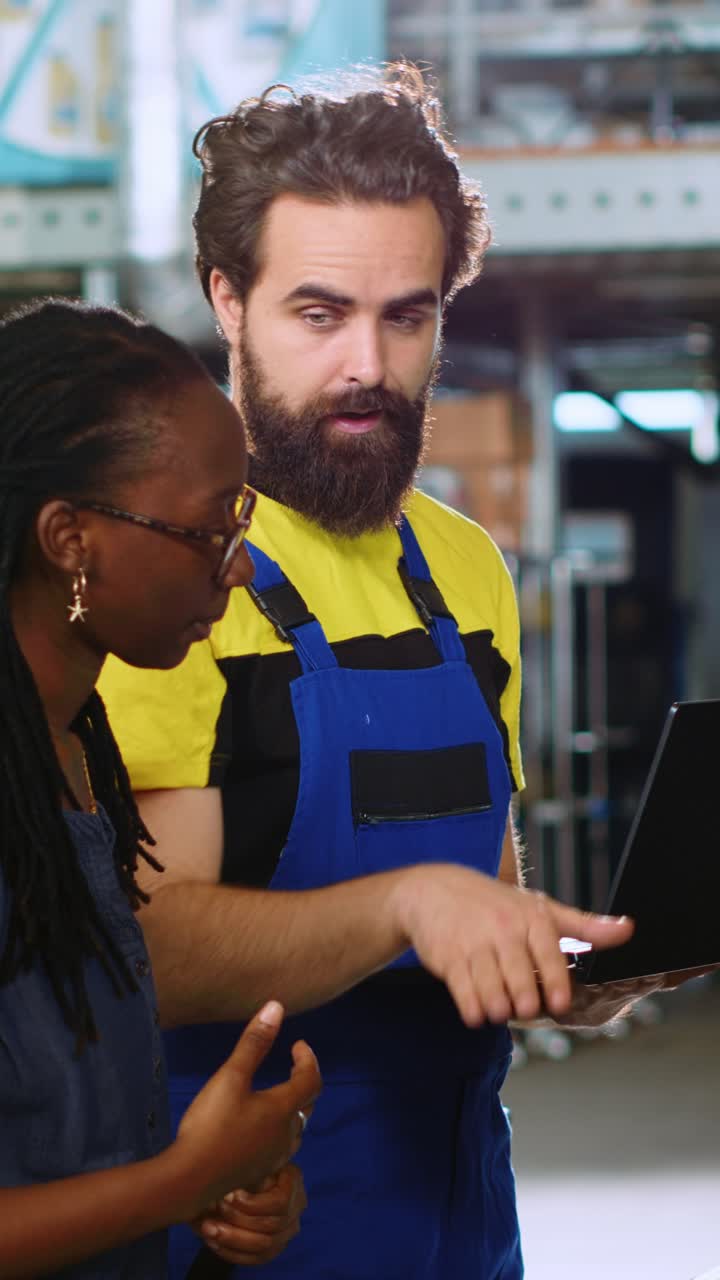 Vertical video Serviceman calculates car fix services