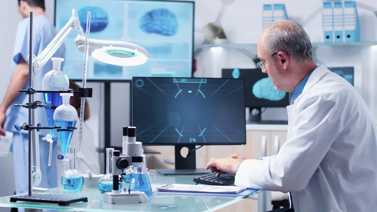 científicos que trabajan en un laboratorio