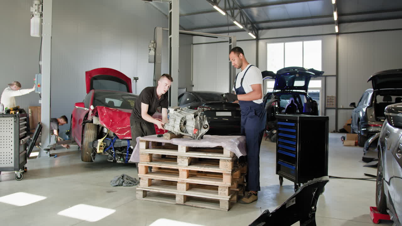 reparación de transmisiones de automóviles en un taller