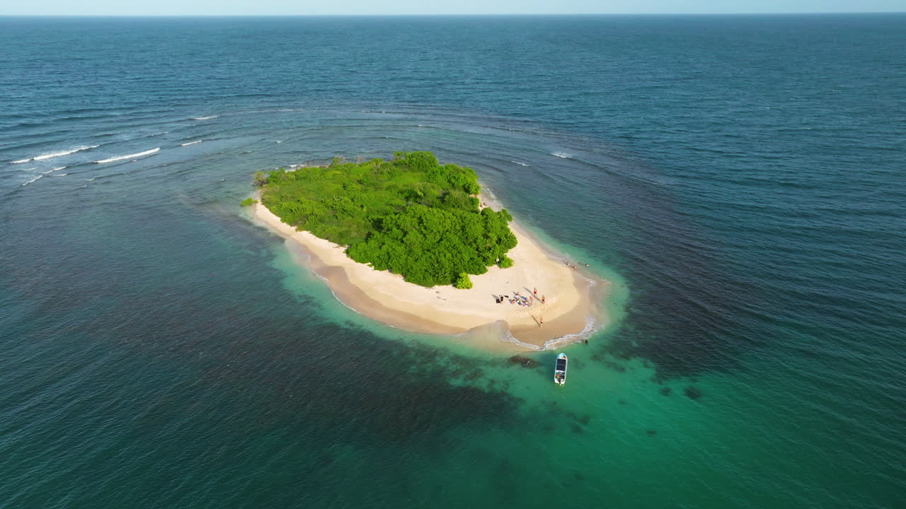 pequeña isla tropical del mar caribe, parque nacional de morrocoy, venezuela - fotografía aérea