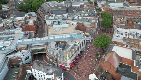 aumento de la lectura aérea de drones centro de la ciudad de berkshire reino unido