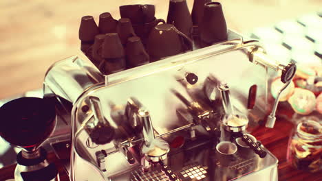 máquina de café espresso en la oficina del desván