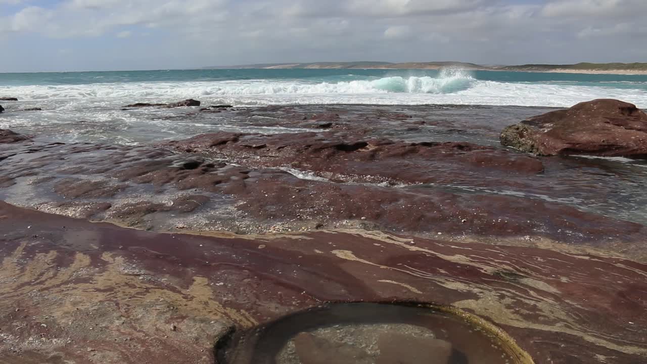 Ondas Quebrando na Costa Rochosa, Kalbarri, Austrália Ocidental