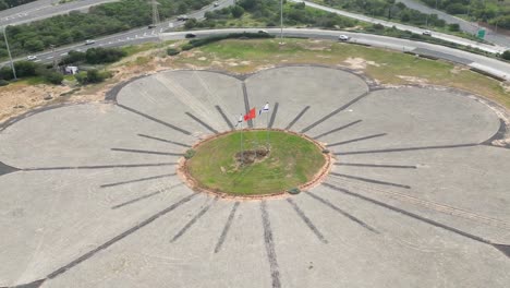 4k-Hochauflösende-Luftdrohnen-Videoansicht-Des-Blumenautobahnkreuzes-Mit-Israelischen-Flaggen---Rishon-Lezion---Israel