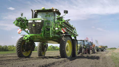 Moderne-Landmaschinen.-Landwirtschaftliche-Geräte.-Landtechnik