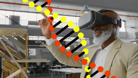 Animation-Der-DNA-Struktur,-Die-Sich-über-Einem-Afroamerikanischen-Geschäftsmann-Dreht,-Der-Im-Büro-Ein-VR-Headset-Trägt