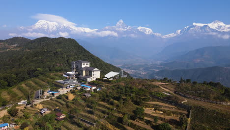 una vista asombrosa de la cordillera del himalaya de annapurna en pokhara, nepal