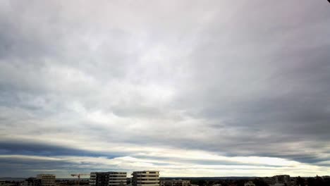 lapso de tiempo de cielo nublado antes de la lluvia