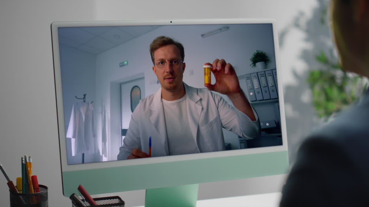 Consulto virtuale con un medico su schermo