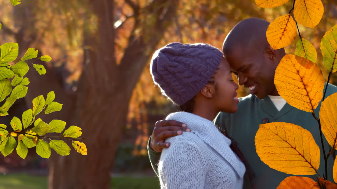 Animação de folhas de outono caindo sobre um casal afro-americano feliz no parque