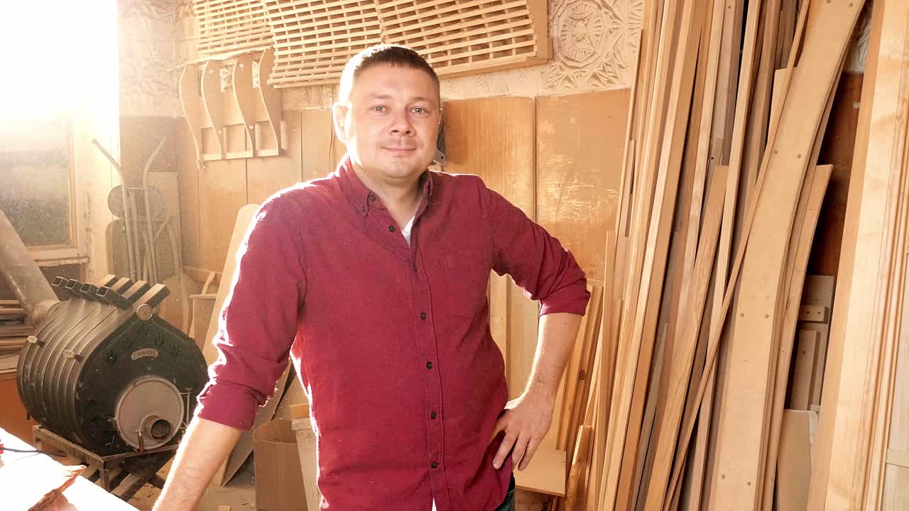 carpintero en un taller