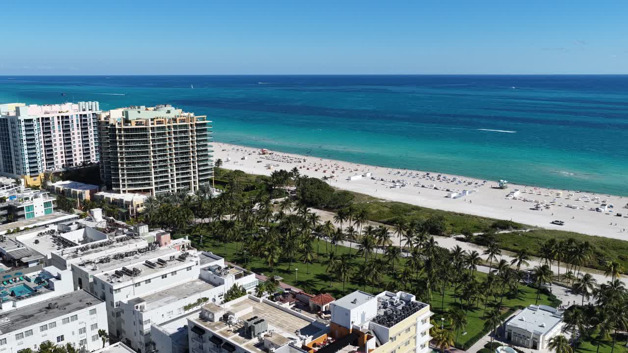 Skyline di Miami Beach a Miami Beach, in Florida, Stati Uniti. Paesaggio costiero. Quartiere centrale. Destinazione turistica. Skyline di Miami Beach in Florida, Stati Uniti. Paesaggio marino naturale