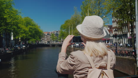 tourist photographs amsterdam canal