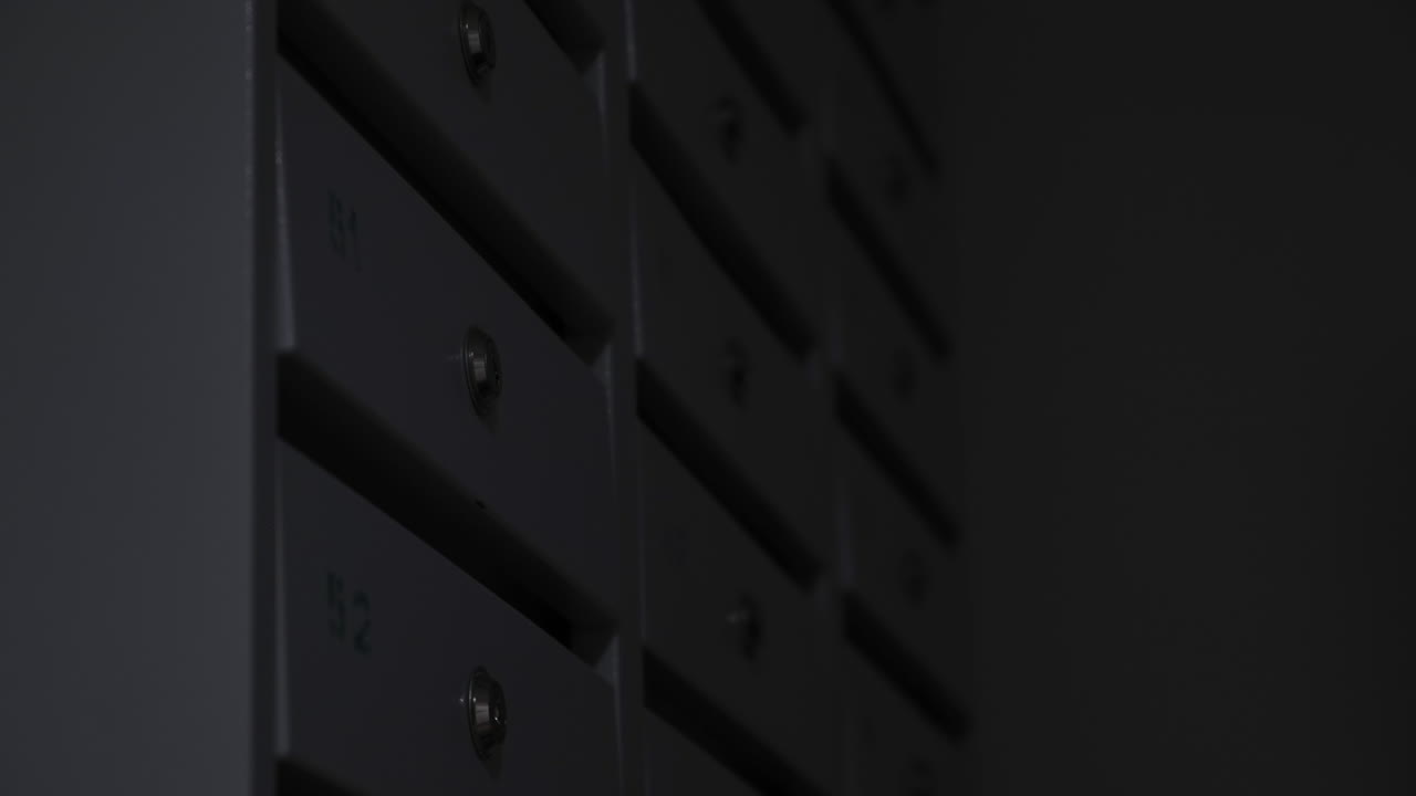 открывать почтовый ящик ночью