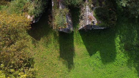 Aerial-view-of-Roman-bridge-Ponte-d'Augusto-and-Nera-river-in-Narni,-a-hilltown-city-of-Umbria-in-central-Italy