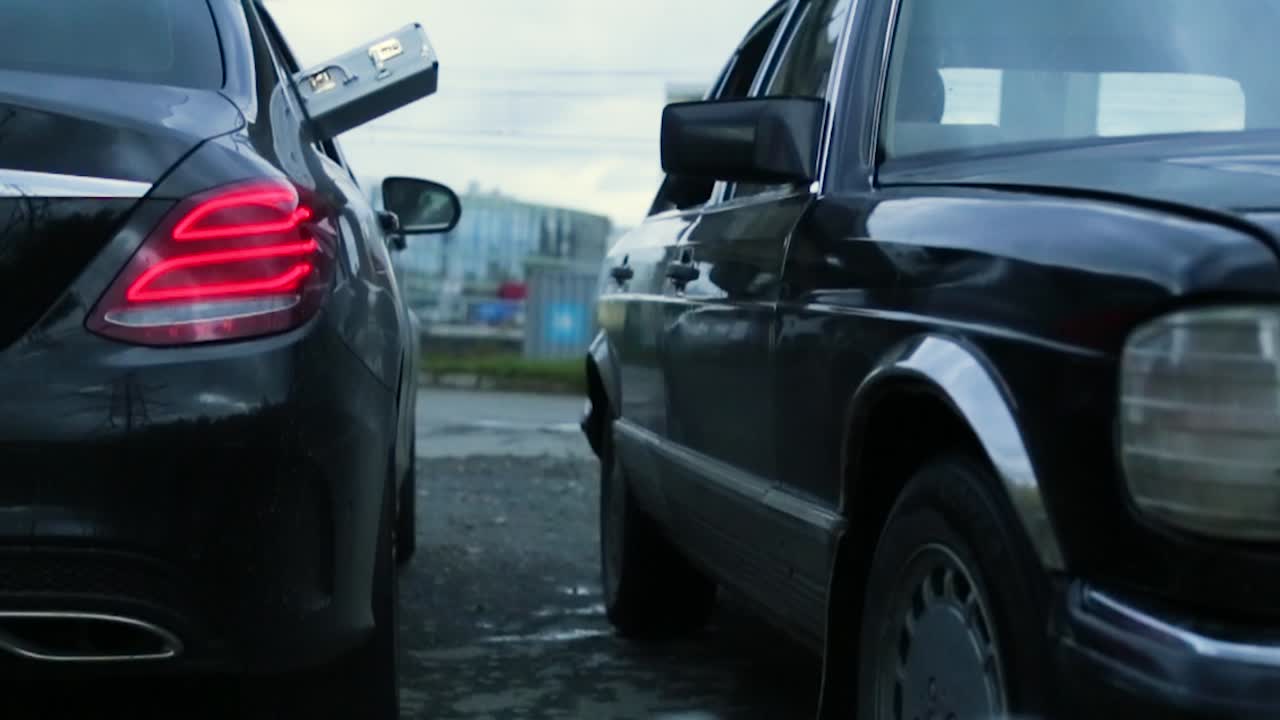 transacción entre dos coches