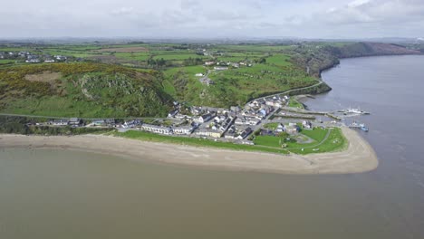 vista aérea amplia del pasaje east village waterford irlanda en el río suir