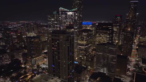 Luftbild-Mit-Blick-Auf-Die-Dächer-Von-Luxuswohnsitzen,-Dämmerung-In-Houston,-Usa---Kreisen,-Drohnenaufnahme