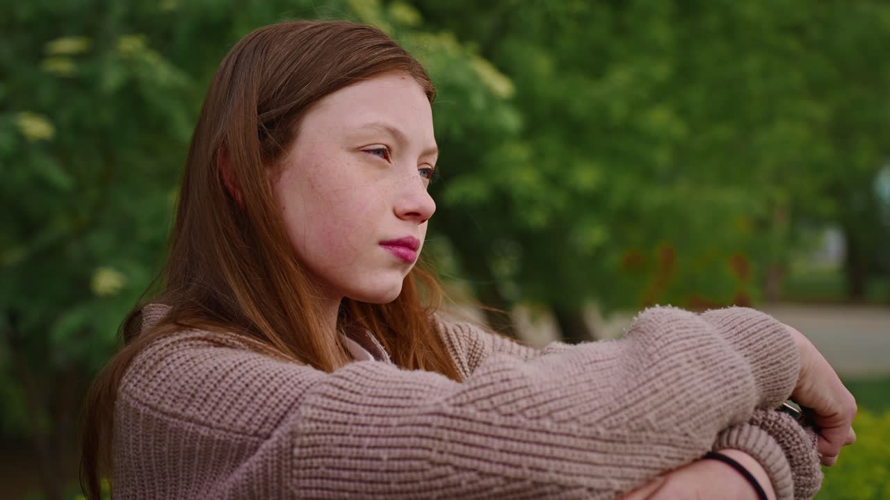 chica adolescente al aire libre