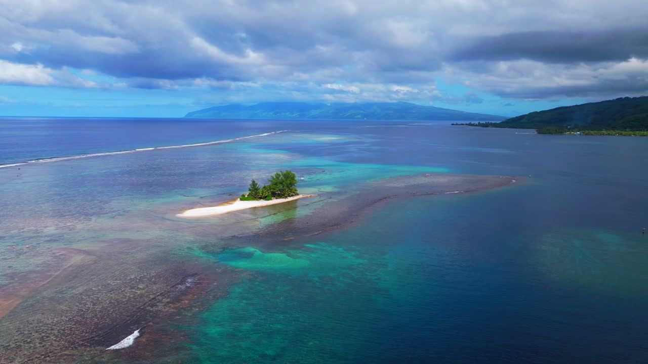 Luftfoto af et tropisk øparadis