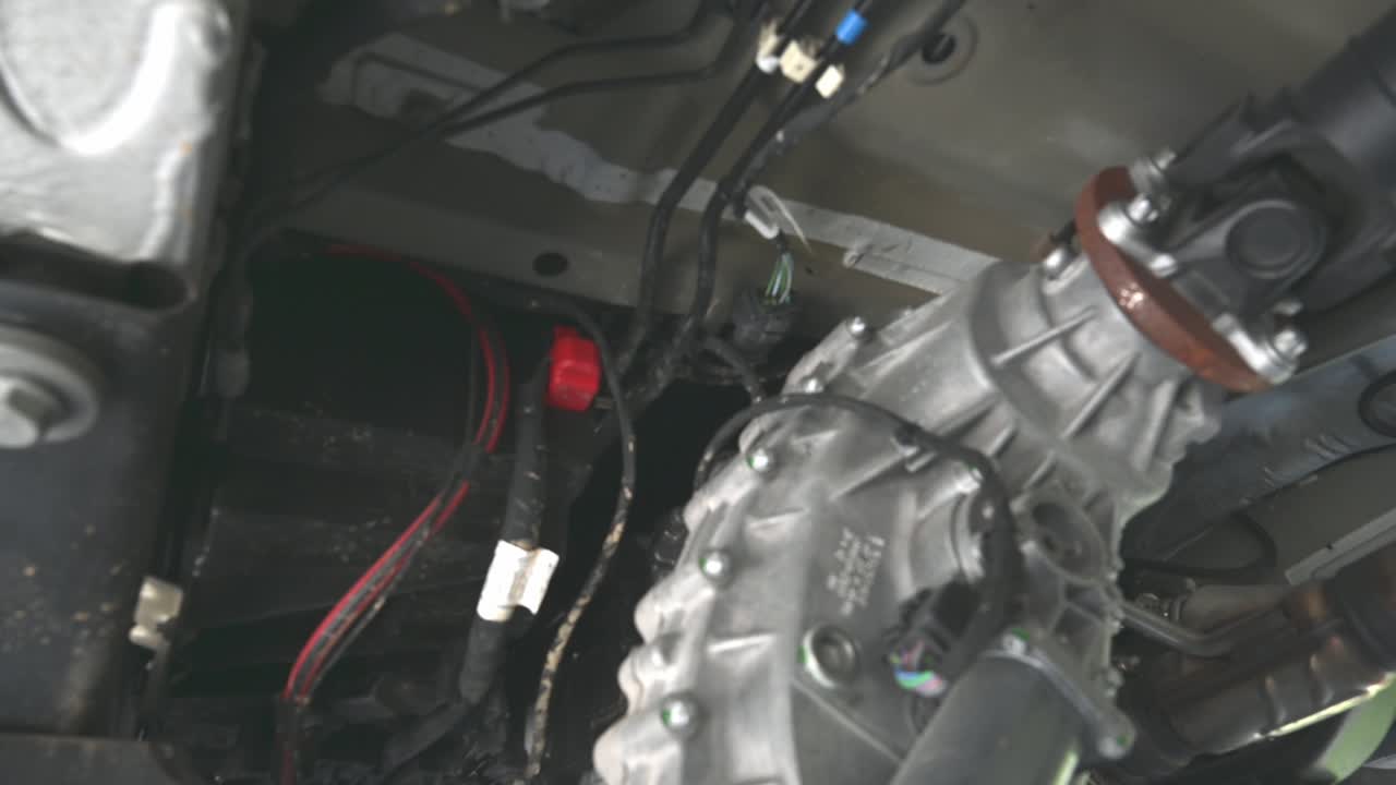 메르세데스 스프린터 밴에서 4x4  ⁇  드라이브 전송 케이스로 느린 팬