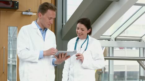 Doctors-talking-in-the-hallway