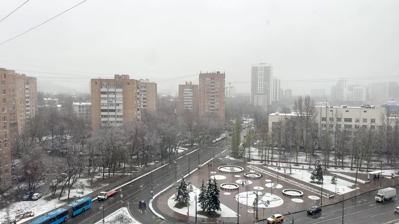 The first snowfall in the city