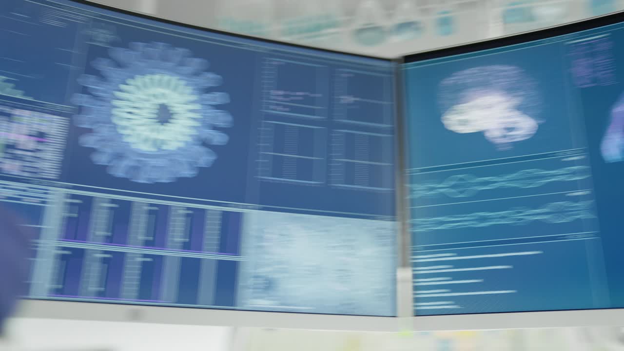 modelo de coronavirus en la pantalla de la computadora. la mano del científico haciendo notas. investigación de laboratorio futurista