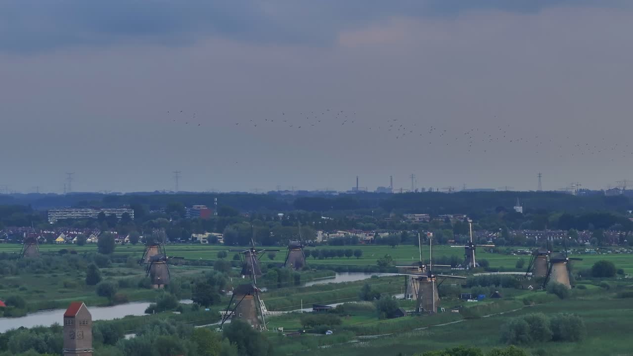 전형적인 작은 네덜란드 정착촌의 항공 영상