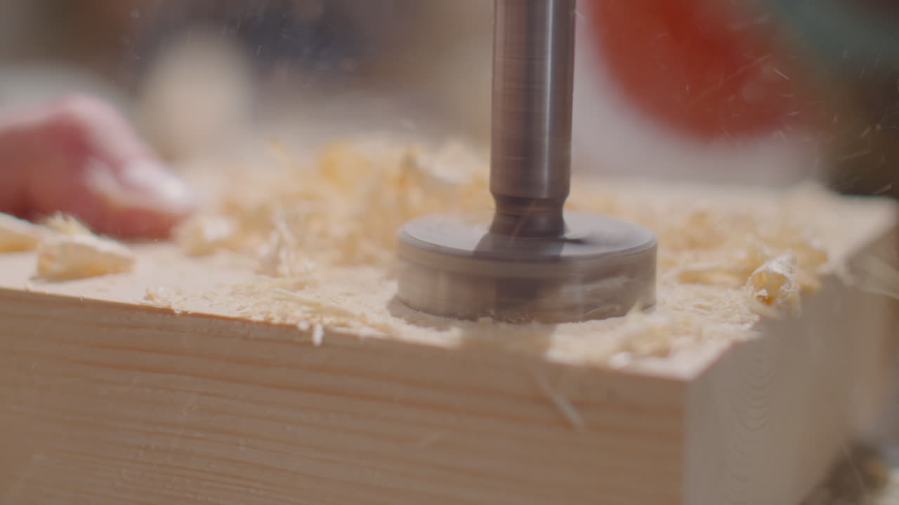 Drilling Hole in Wood with Hole Saw