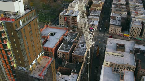 Aumento-De-Bienes-Raíces-De-Flushing-Avenue-Nueva-York-En-La-Hora-Dorada