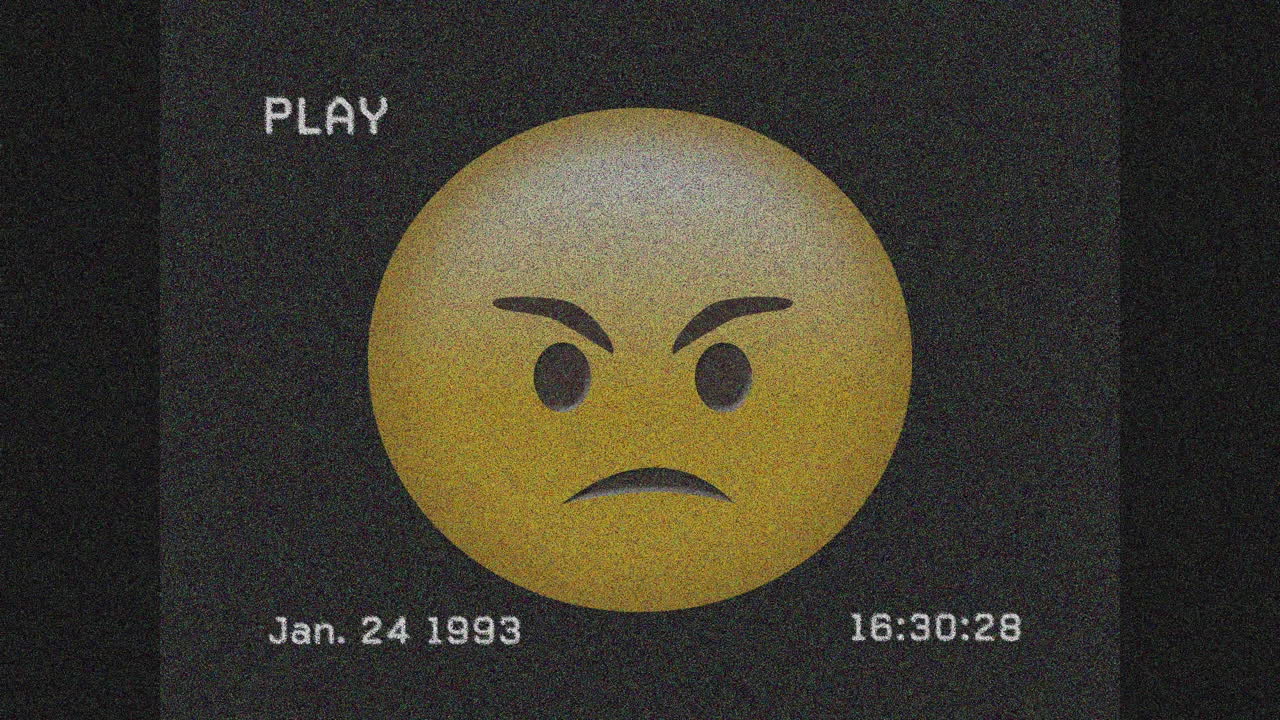 animación digital del efecto de falla de vhs sobre un emoji de cara enojada contra un fondo gris