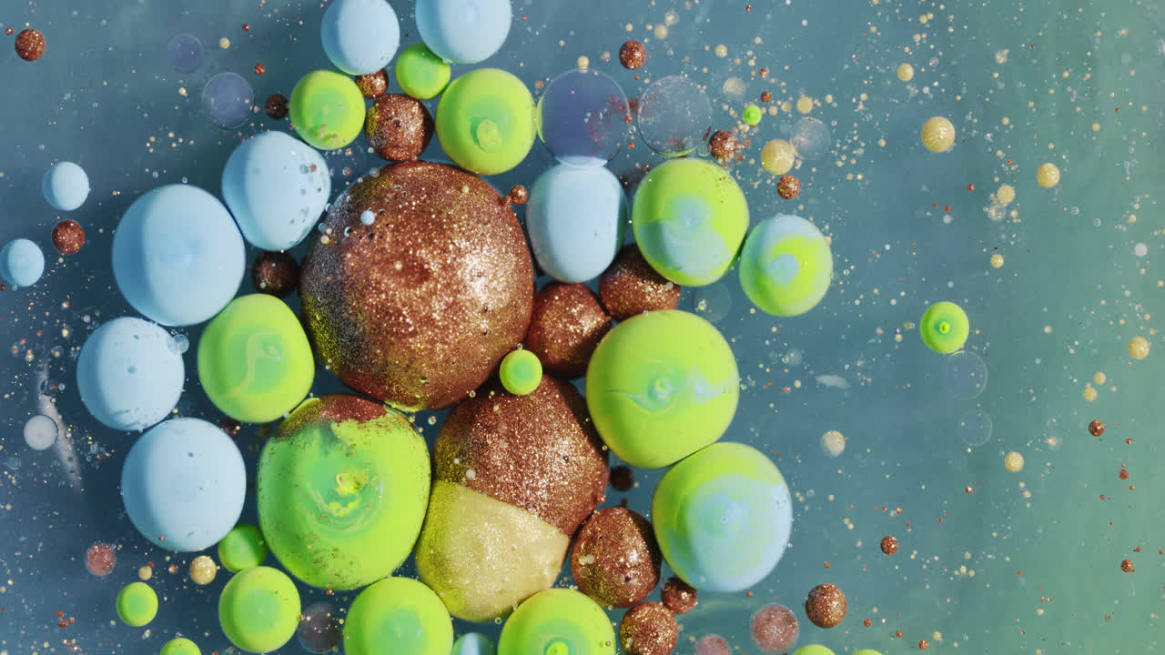 사이키델릭 아크릴 대리석 잉크 흐르는 효과로 매크로 거품 주위를 소용돌이치는 유기 미세 병원체 박테리아 액체 입자