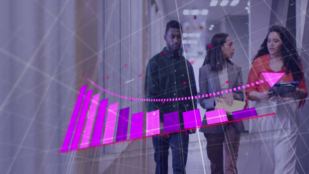 animación de gráfico de caída sobre diversos compañeros de trabajo discutiendo informes mientras caminan por el pasillo