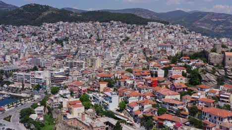 revelación de la ciudad de kavala detrás de la ciudad vieja