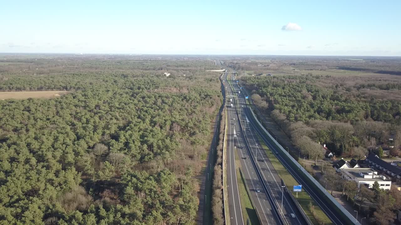 este metraje fue tomado en una de las carreteras más grandes de los países bajos